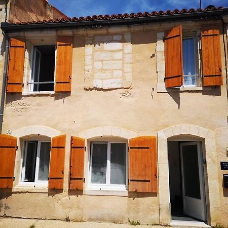 Maison De Ville Pres Du Port Bourg-sur-Gironde Exteriör bild